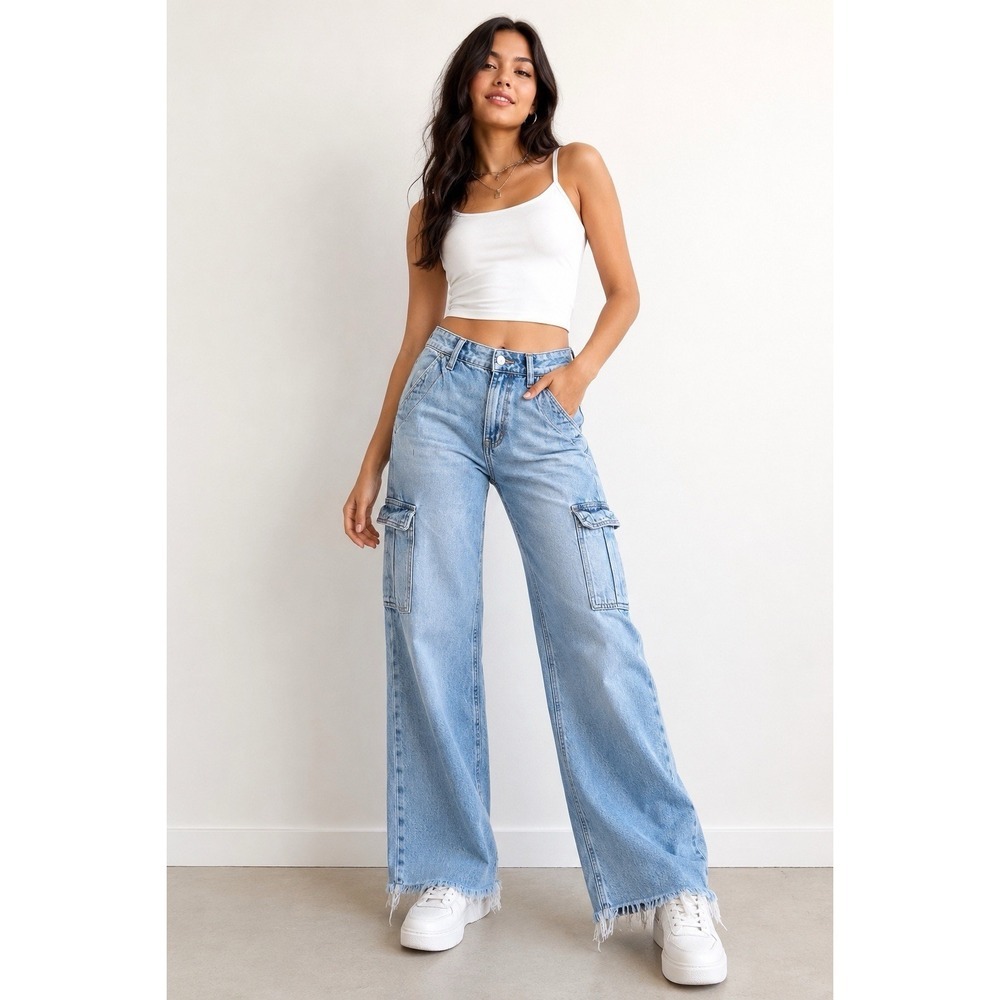 Aeropostale High Rise Wide Leg Cargo Jeans Women's Size 6 Light Wash Frayed Hem